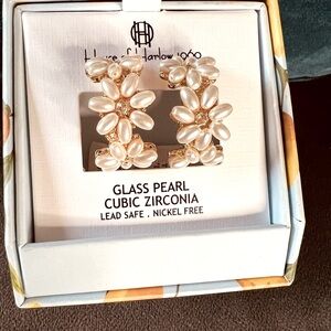 NWT 💙 House of Harlow 1960 Gold and White Floral Earrings *** Boxed Beautifully